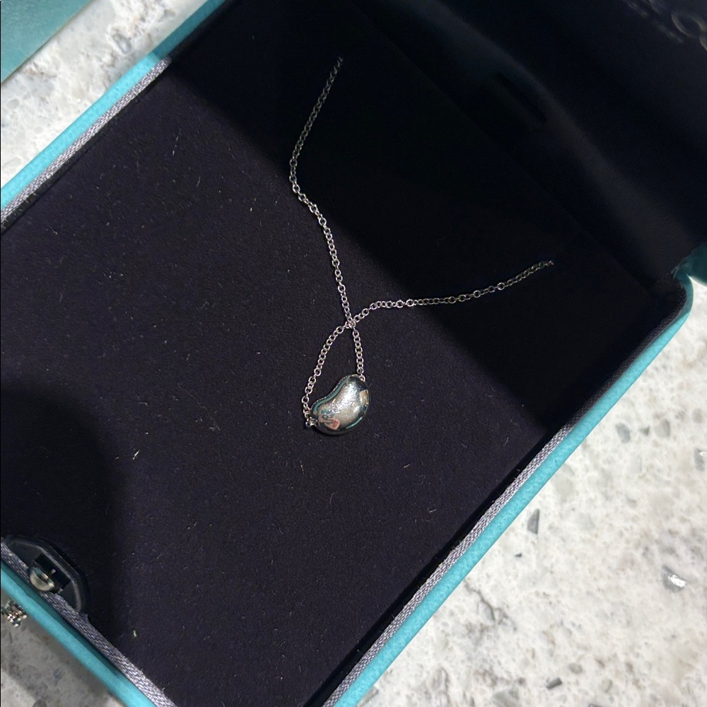 Tiffany & Co. Elsa Peretti®
Bean® design Pendant in Platinum with Diamonds, 9 mm - Picture 3 of 6